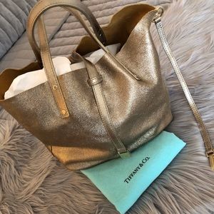 UsedTiffany & Co. tote Reversible Gold/camel 
Is not original